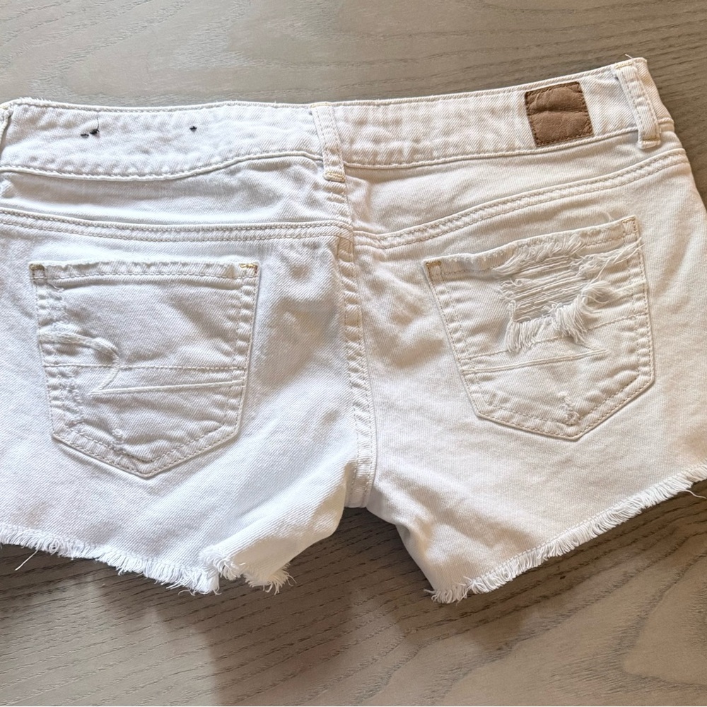 American Eagle White Stretch Distressed Jean Shorts Size 4 - Picture 2 of 4